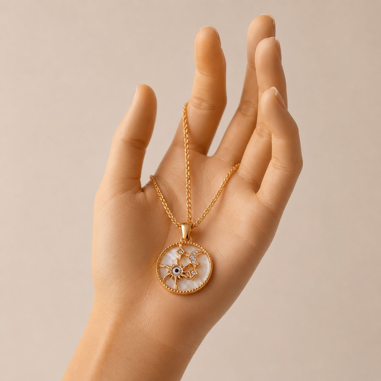 Melaurica Wired Round Shell Necklace