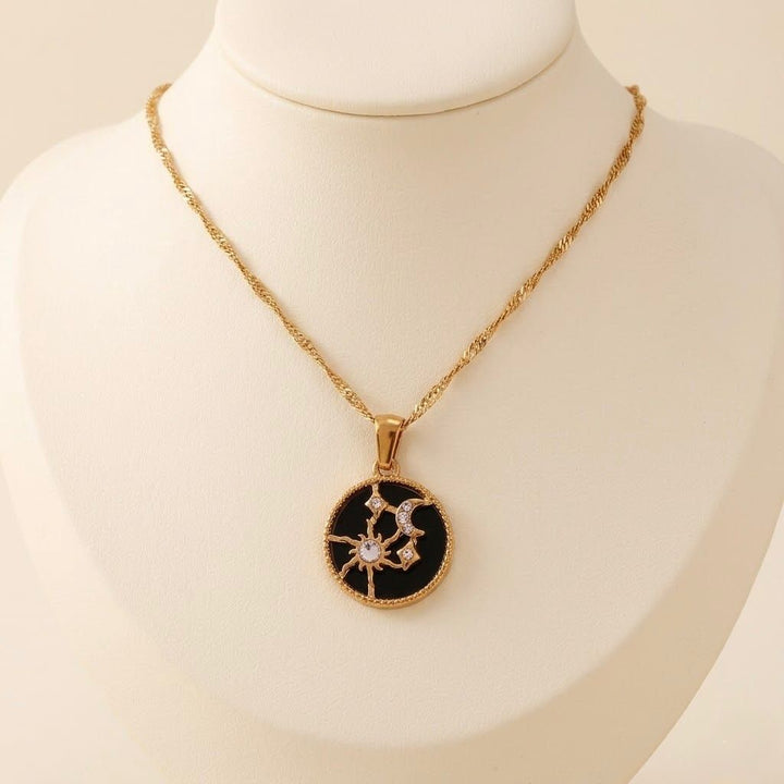 Melaurica Wired Round Shell Necklace - Black Shell
